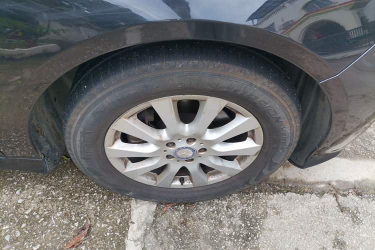 Used Mercedes-Benz R-Class 2017 R 320 4MATIC Business Edition Prestige Model Right Front Wheel Hub