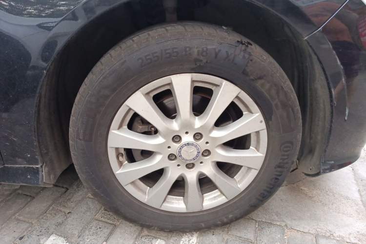 Used Mercedes-Benz R-Class 2017 R 320 4MATIC Business Edition Prestige Model Right Front Wheel Hub