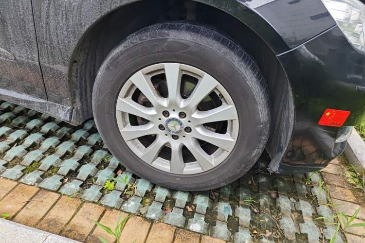 Used Mercedes-Benz R-Class 2017 R 320 4MATIC Business Edition Prestige Model Right Front Wheel Hub