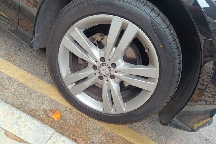 Used Mercedes-Benz R-Class 2017 R 320 4MATIC Business Edition Prestige Model Right Front Wheel Hub