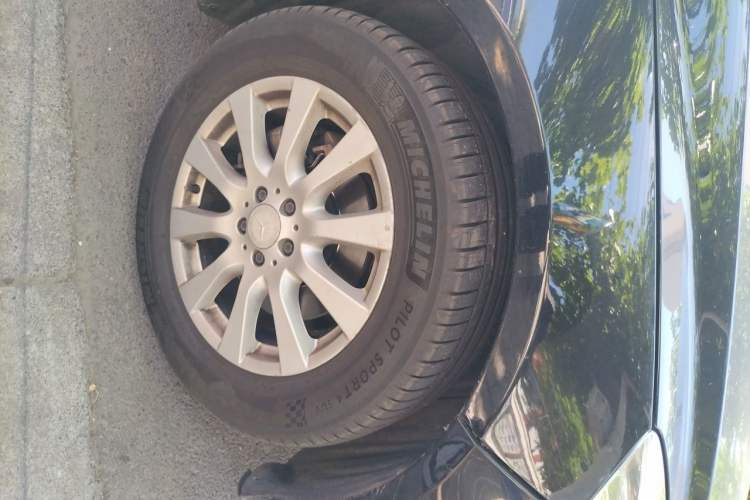 Used Mercedes-Benz R-Class 2017 R 320 4MATIC Business Edition Prestige Model Right Front Wheel Hub