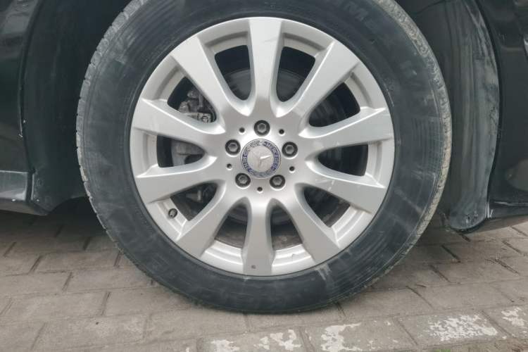 Used Mercedes-Benz R-Class 2017 R 320 4MATIC Business Edition Prestige Model Right Front Wheel Hub