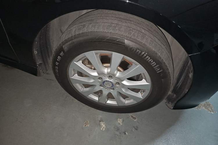Used Mercedes-Benz R-Class 2017 R 320 4MATIC Business Edition Prestige Model Right Front Wheel Hub