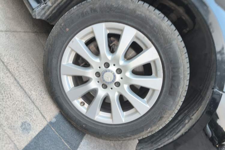 Used Mercedes-Benz R-Class 2017 R 320 4MATIC Business Edition Prestige Model Right Front Wheel Hub