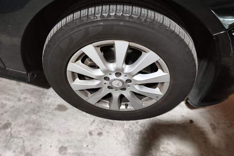 Used Mercedes-Benz R-Class 2017 R 320 4MATIC Business Edition Prestige Model Right Front Wheel Hub