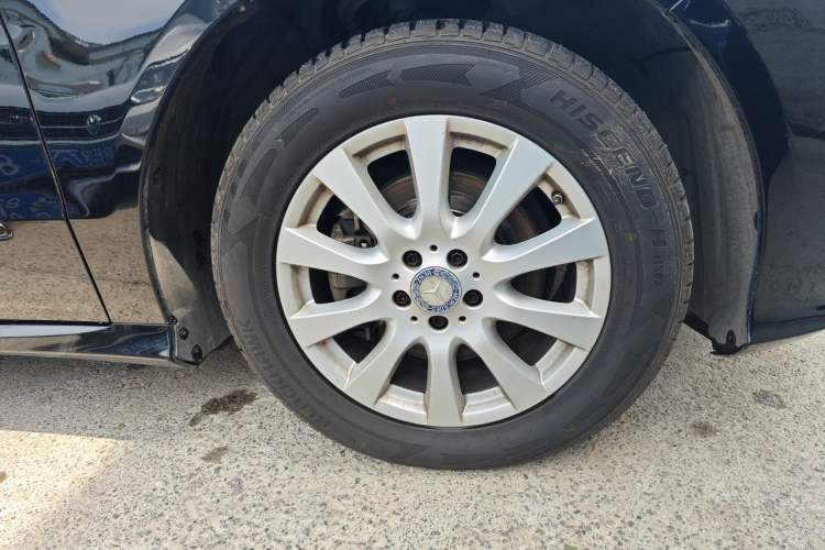 Used Mercedes-Benz R-Class 2017 R 320 4MATIC Business Edition Prestige Model Right Front Wheel Hub