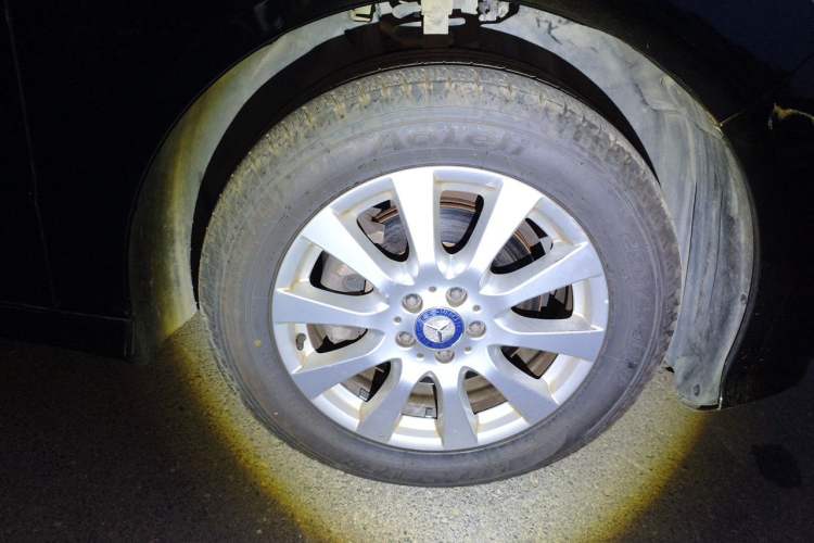 Used Mercedes-Benz R-Class  Right Front Wheel Hub