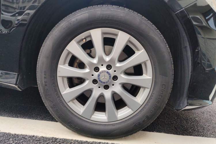 Used Mercedes-Benz R-Class 2017 R 320 4MATIC Business Edition Prestige Model Right Front Wheel Hub
