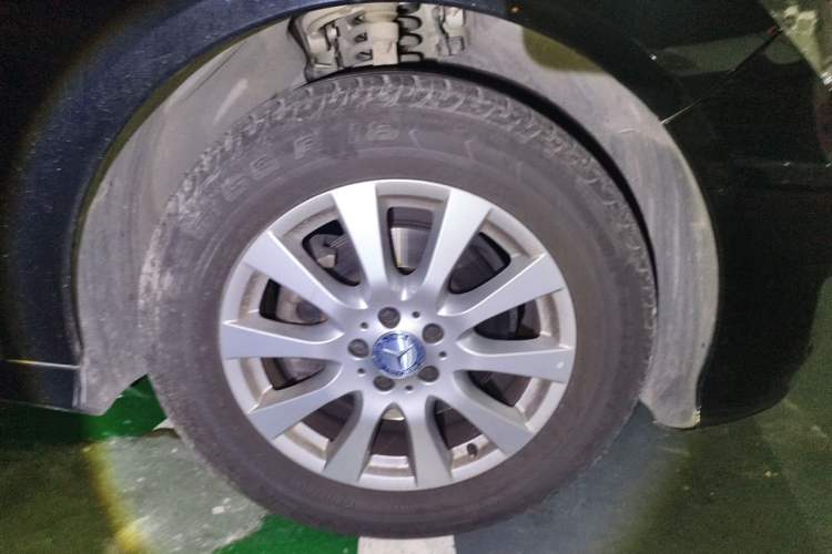 Used Mercedes-Benz R-Class 2017 R 320 4MATIC Business Edition Prestige Model Right Front Wheel Hub