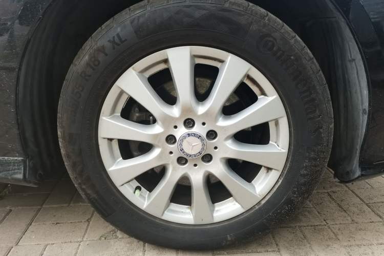 Used Mercedes-Benz R-Class 2017 R 320 4MATIC Business Edition Prestige Model Right Front Wheel Hub