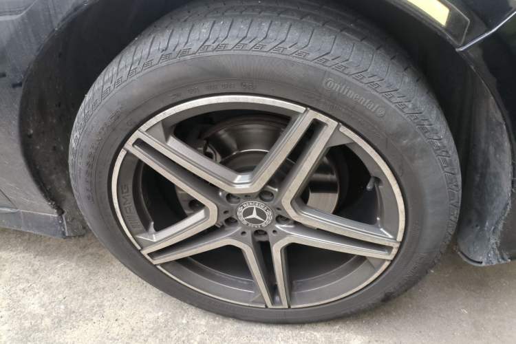 Used Mercedes-Benz R-Class 2017 R 320 4MATIC Luxury Collection Edition Right Front Wheel Hub