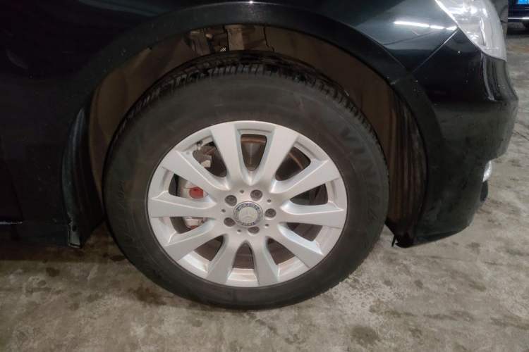 Used Mercedes-Benz R-Class 2017 R 320 4MATIC Business Edition Prestige Model Right Front Wheel Hub