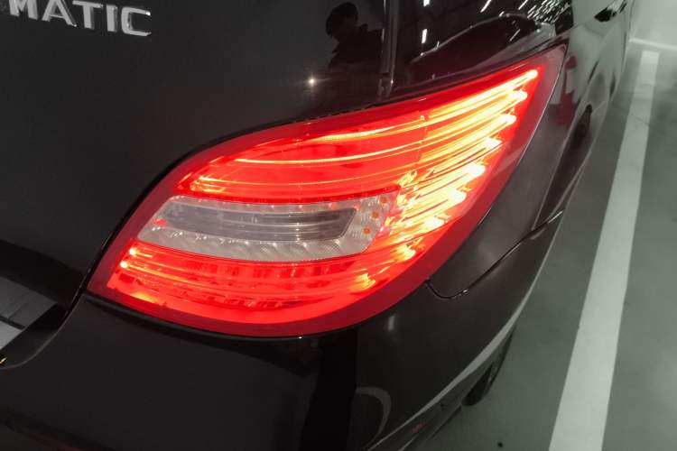 Used Mercedes-Benz R-Class 2017 R 320 4MATIC Business Edition Prestige Model Right Rear Taillight
