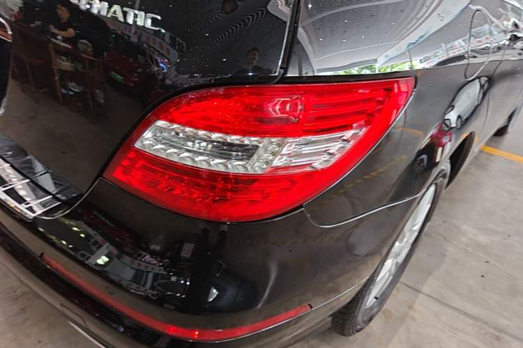 Used Mercedes-Benz R-Class 2017 R 320 4MATIC Business Edition Prestige Model Right Rear Taillight