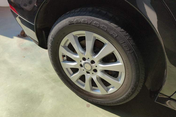 Used Mercedes-Benz R-Class 2017 R 320 4MATIC Business Edition Prestige Model Right Rear Wheel Hub