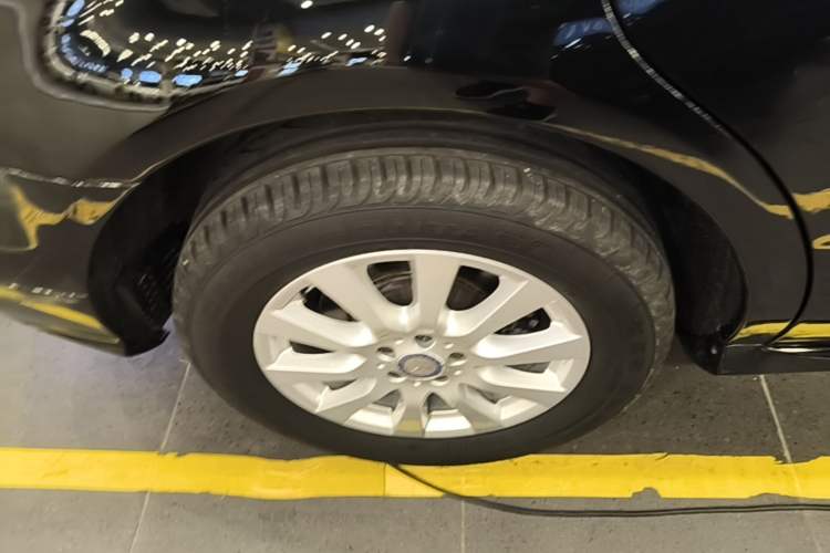 Used Mercedes-Benz R-Class 2017 R 320 4MATIC Business Edition Prestige Model Right Rear Wheel Hub