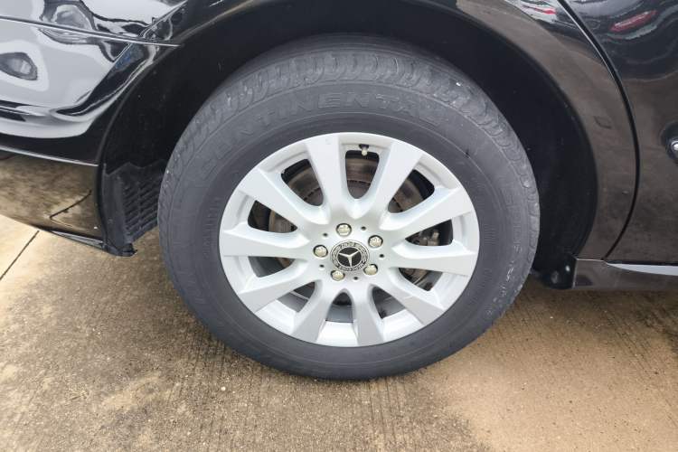 Used Mercedes-Benz R-Class 2017 R 320 4MATIC Business Edition Prestige Model Right Rear Wheel Hub