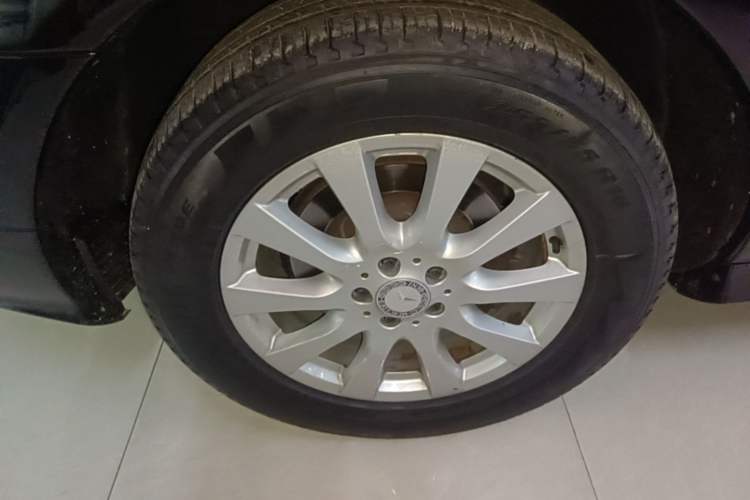 Used Mercedes-Benz R-Class 2017 R 320 4MATIC Business Edition Prestige Model Right Rear Wheel Hub