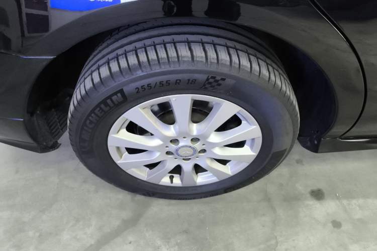 Used Mercedes-Benz R-Class 2017 R 320 4MATIC Business Edition Prestige Model Right Rear Wheel Hub