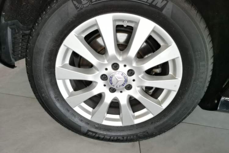 Used Mercedes-Benz R-Class 2017 R 320 4MATIC Business Edition Prestige Model Right Rear Wheel Hub