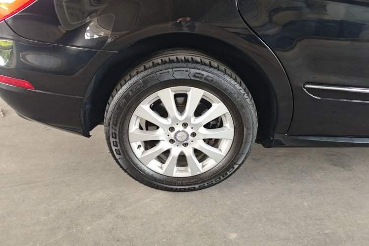 Used Mercedes-Benz R-Class 2017 R 320 4MATIC Business Edition Prestige Model Right Rear Wheel Hub