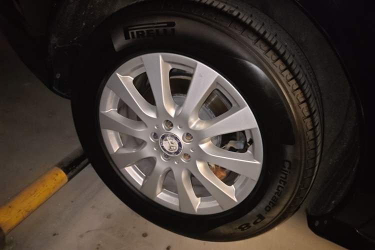 Used Mercedes-Benz R-Class 2017 R 320 4MATIC Business Edition Prestige Model Right Rear Wheel Hub