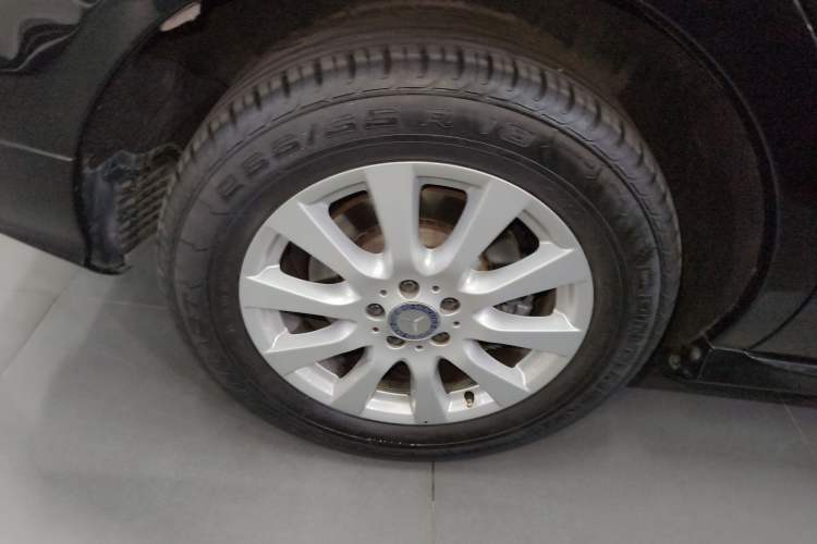 Used Mercedes-Benz R-Class 2017 R 320 4MATIC Business Edition Prestige Model Right Rear Wheel Hub