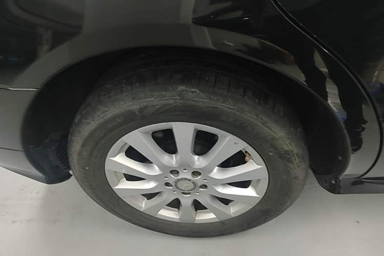 Used Mercedes-Benz R-Class 2017 R 320 4MATIC Business Edition Prestige Model Right Rear Wheel Hub