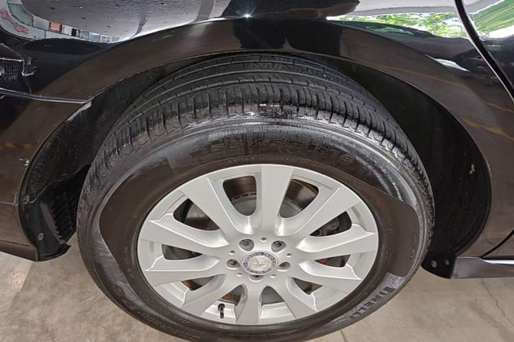 Used Mercedes-Benz R-Class 2017 R 320 4MATIC Business Edition Prestige Model Right Rear Wheel Hub