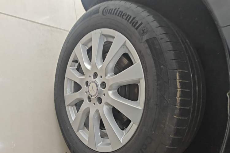 Used Mercedes-Benz R-Class 2017 R 320 4MATIC Business Edition Prestige Model Right Rear Wheel Hub