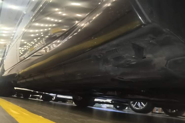 Used Mercedes-Benz R-Class 2017 R 320 4MATIC Business Edition Prestige Model Right Side Sill