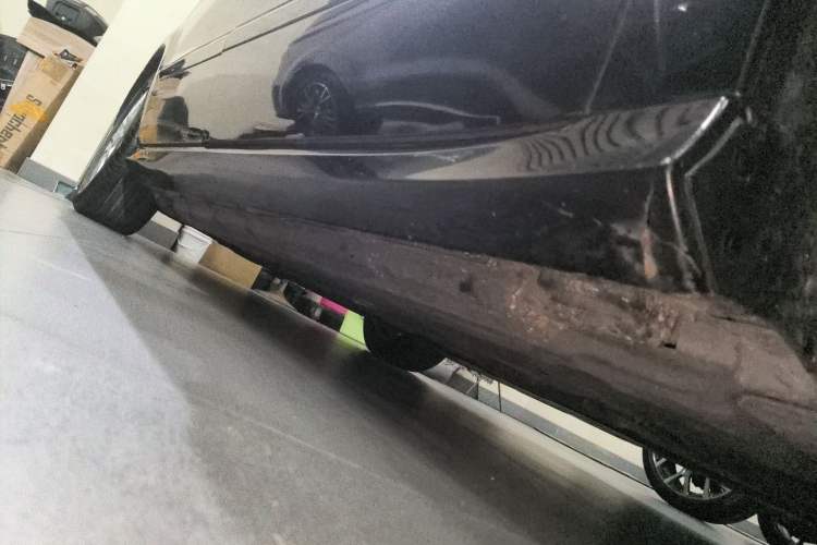 Used Mercedes-Benz R-Class 2017 R 320 4MATIC Business Edition Prestige Model Right Side Sill