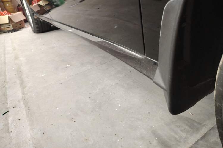 Used Mercedes-Benz R-Class 2017 R 320 4MATIC Business Edition Prestige Model Right Side Sill