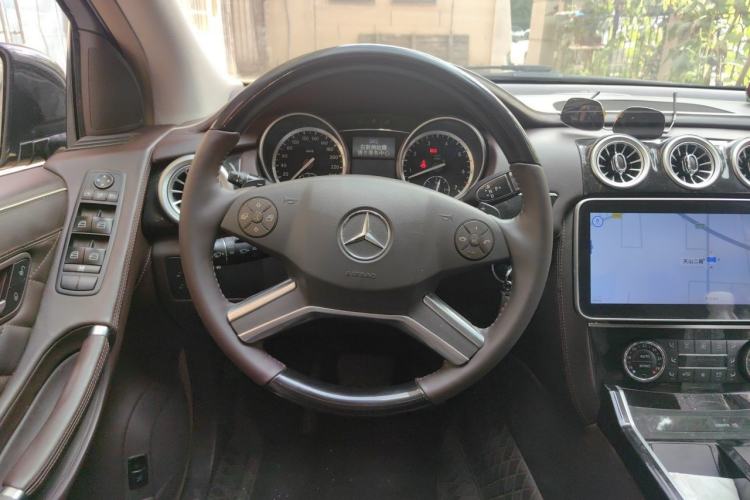 Used Mercedes-Benz R-Class 2017 R 320 4MATIC Business Edition Prestige Model Steering Wheel