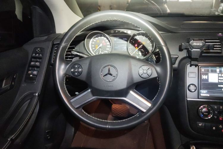 Used Mercedes-Benz R-Class 2017 R 320 4MATIC Business Edition Prestige Model Steering Wheel