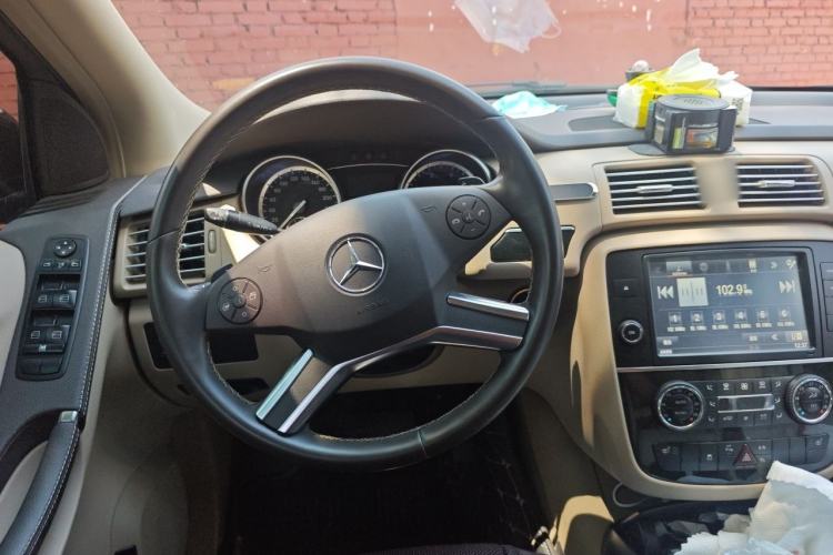 Used Mercedes-Benz R-Class 2017 R 320 4MATIC Business Edition Prestige Model Steering Wheel