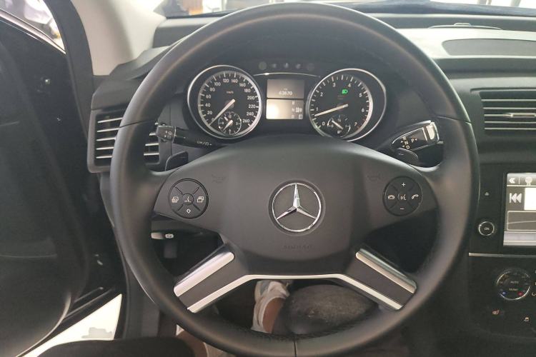 Used Mercedes-Benz R-Class 2017 R 320 4MATIC Business Edition Prestige Model Steering Wheel