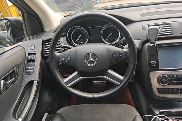 Used Mercedes-Benz R-Class 2017 R 320 4MATIC Business Edition Prestige Model Steering Wheel