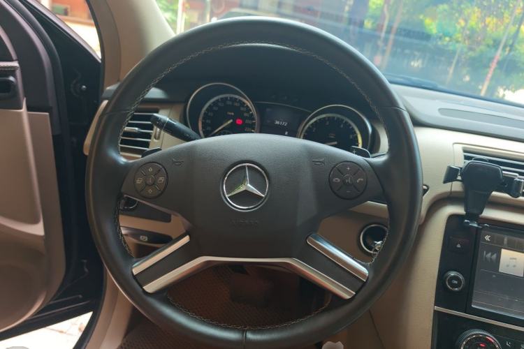Used Mercedes-Benz R-Class 2017 R 320 4MATIC Business Edition Prestige Model Steering Wheel