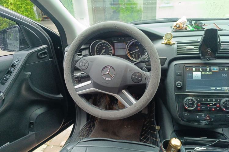 Used Mercedes-Benz R-Class 2017 R 320 4MATIC Business Edition Prestige Model Steering Wheel