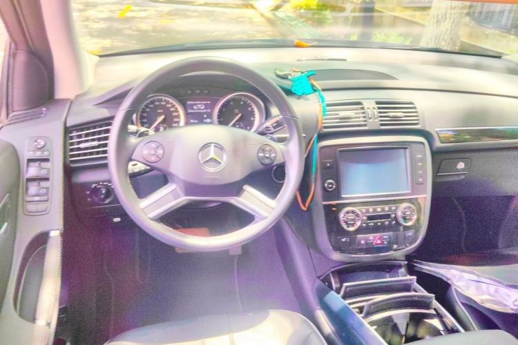 Used Mercedes-Benz R-Class 2017 R 320 4MATIC Business Edition Prestige Model Steering Wheel
