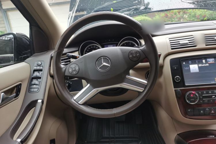 Used Mercedes-Benz R-Class 2017 R 320 4MATIC Business Edition Prestige Model Steering Wheel