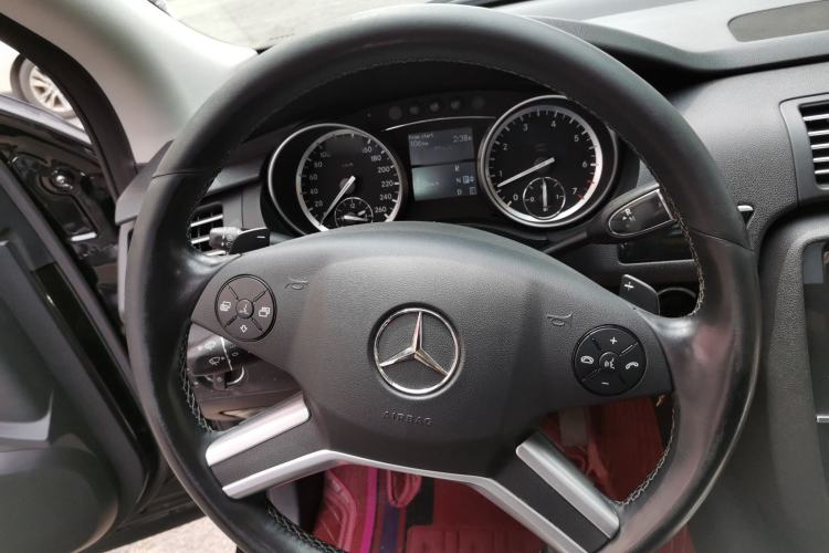 Used Mercedes-Benz R-Class 2017 R 320 4MATIC Business Edition Prestige Model Steering Wheel