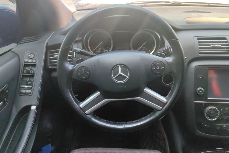 Used Mercedes-Benz R-Class 2017 R 320 4MATIC Business Edition Prestige Model Steering Wheel