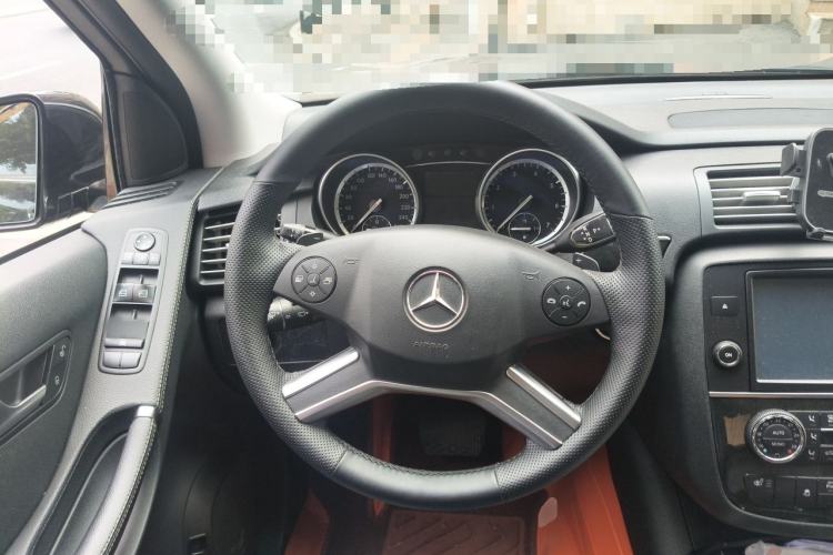 Used Mercedes-Benz R-Class 2017 R 320 4MATIC Business Edition Prestige Model Steering Wheel