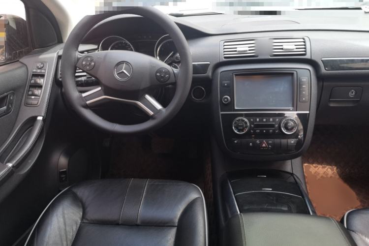 Used Mercedes-Benz R-Class 2017 R 320 4MATIC Business Edition Prestige Model Steering Wheel