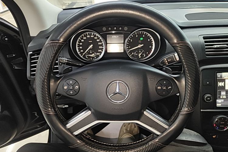 Used Mercedes-Benz R-Class 2017 R 320 4MATIC Business Edition Prestige Model Steering Wheel