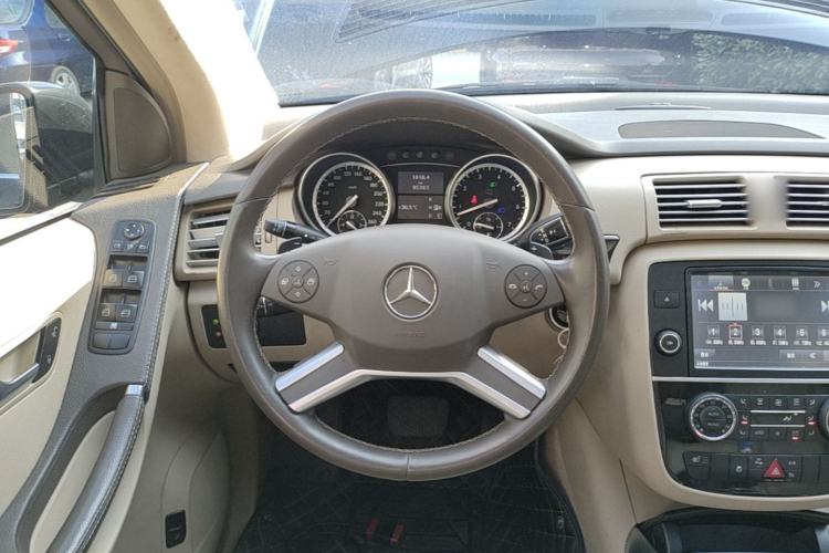 Used Mercedes-Benz R-Class 2017 R 320 4MATIC Business Edition Prestige Model Steering Wheel