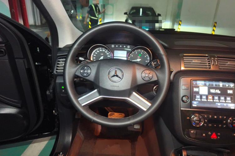 Used Mercedes-Benz R-Class 2017 R 320 4MATIC Business Edition Prestige Model Steering Wheel