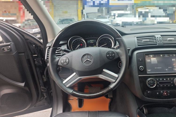 Used Mercedes-Benz R-Class 2017 R 320 4MATIC Business Edition Prestige Model Steering Wheel